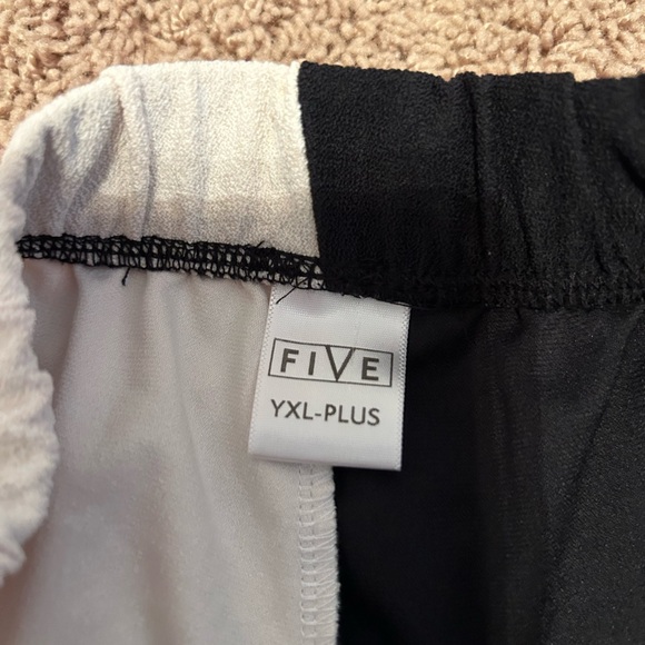 Five dance shorts - Picture 3 of 3